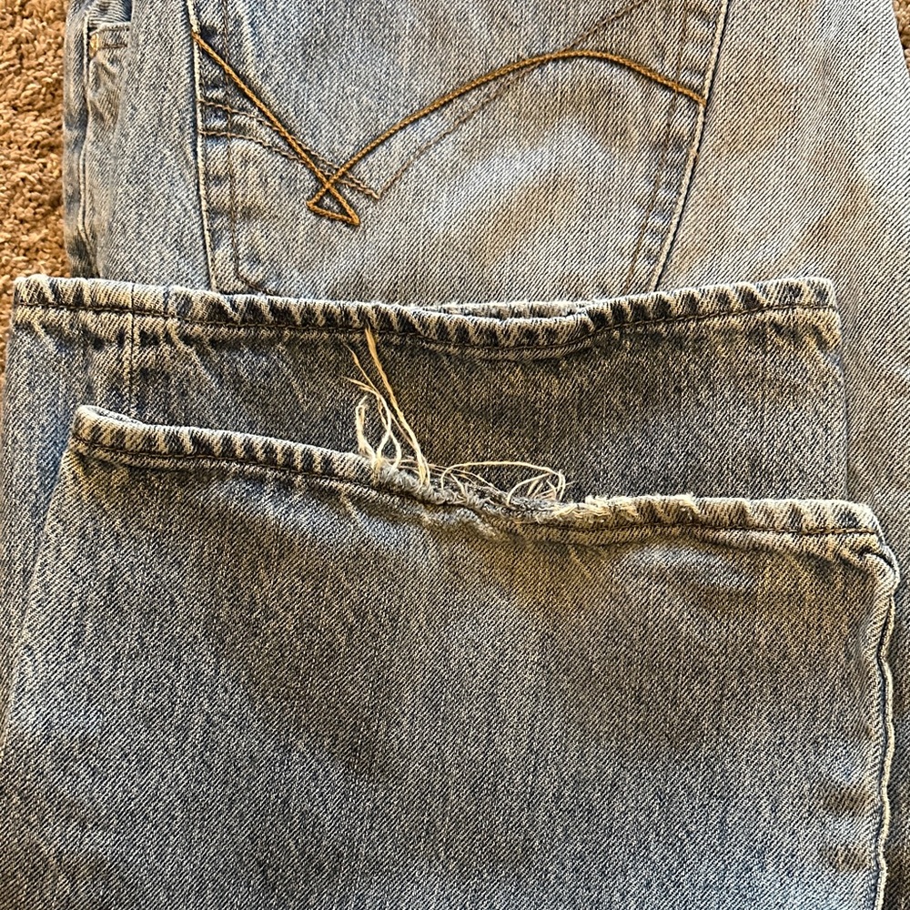 UNIONBAY Men's Relaxed Fit Jeans in Light Blue - Picture 4 of 4